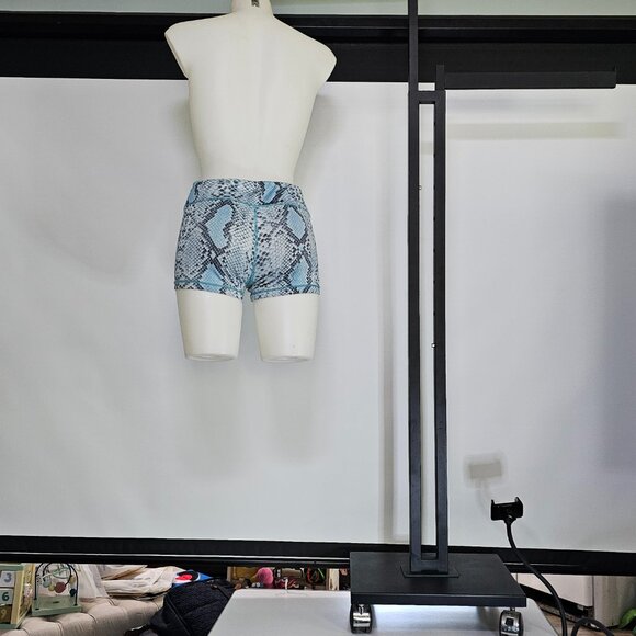 Icy Blue Snakeskin Print Workout Shorts – High Waist, Sleek & Stretchy - Picture 2 of 2